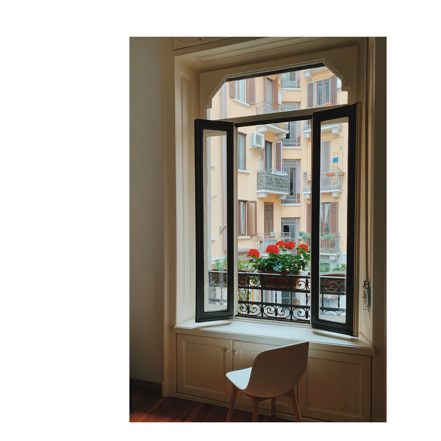 WHAT DO YOU SEE THROUGH YOUR WINDOW? @fabiana_fierotti